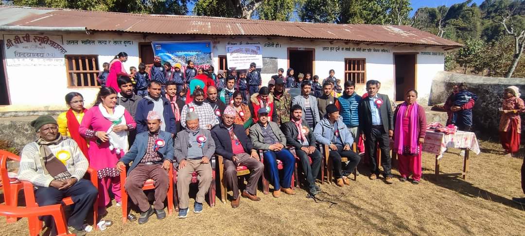 झापाकोट युवा क्लबको आयोजना र नेपाली बाजे स्याङ्जाको संयोजनमा न्यानो कपडा वितरण